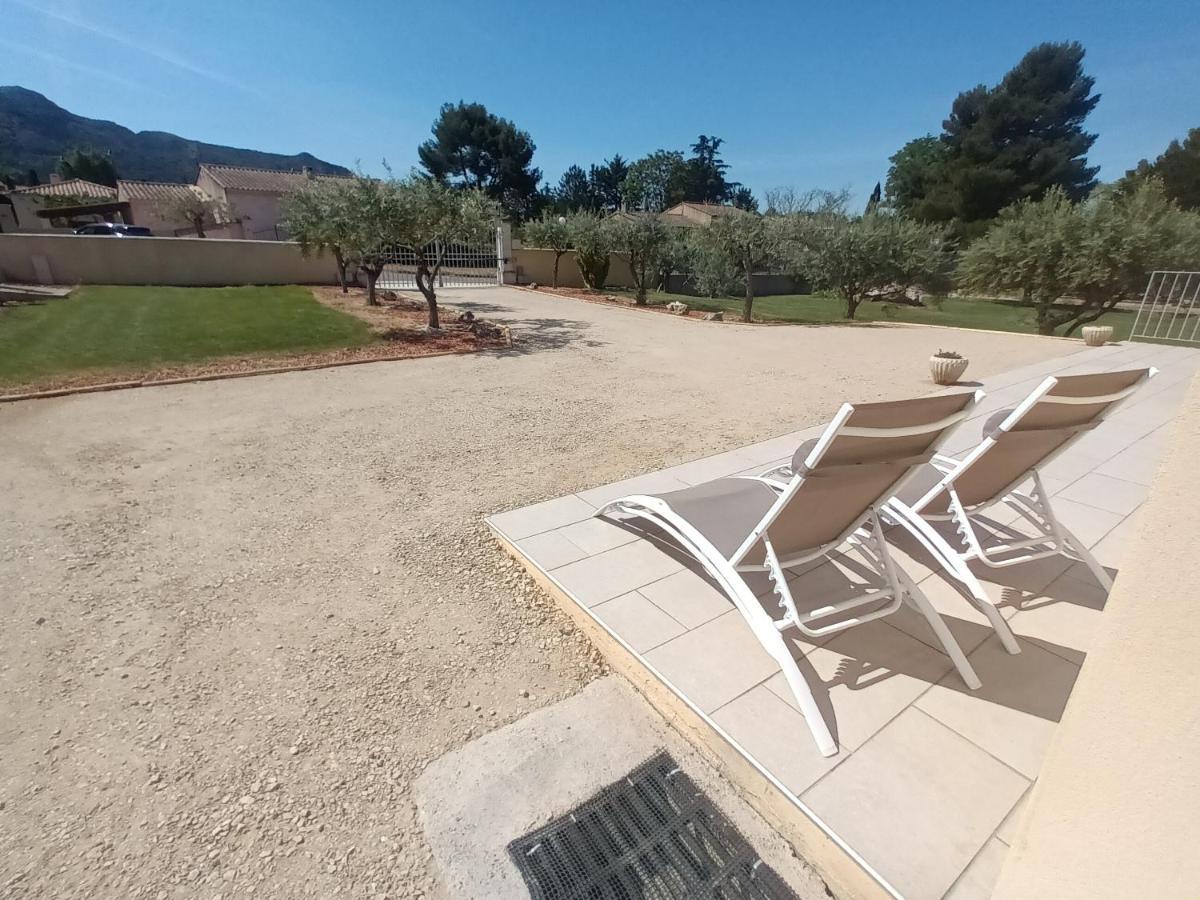 Villa Le Jardin Des Tourterelles Robion en Luberon Esterno foto