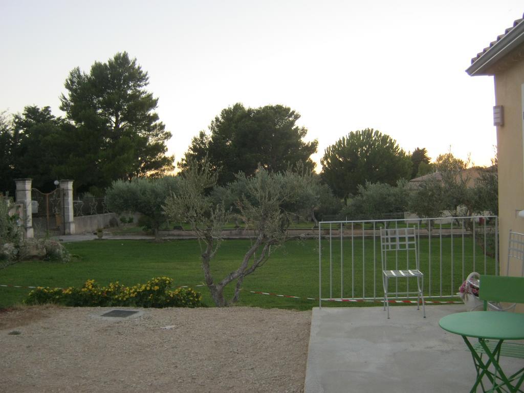 Villa Le Jardin Des Tourterelles Robion en Luberon Esterno foto