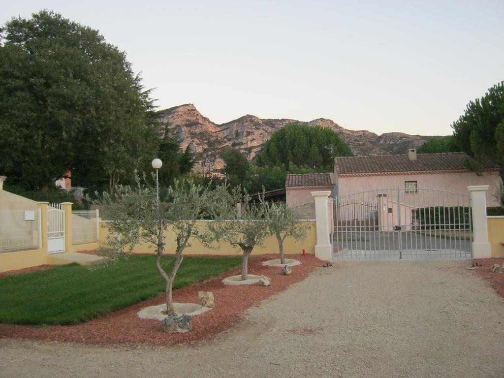 Villa Le Jardin Des Tourterelles Robion en Luberon Esterno foto