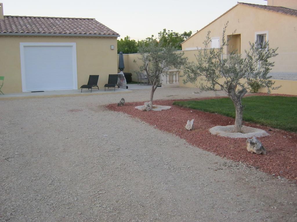 Villa Le Jardin Des Tourterelles Robion en Luberon Esterno foto
